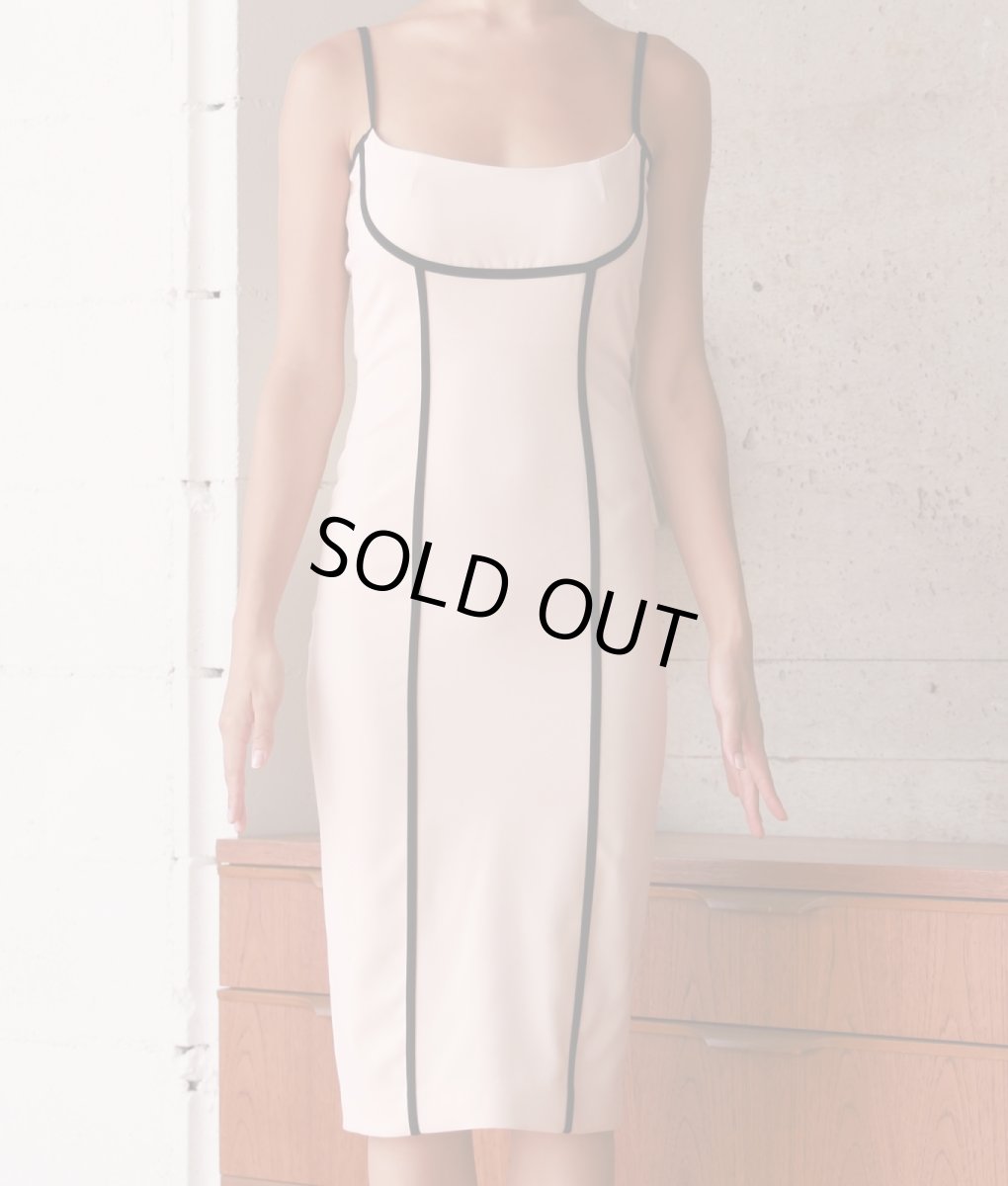 画像7: [SALE品のため返品不可＆再入荷なしの現品限り][韓国製][rinfarre]キャミソール・ブラック・ベージュ・ライン入り・バイカラー・タイト・ミディアムドレス・ワンピース[MIRIN着用] (7)