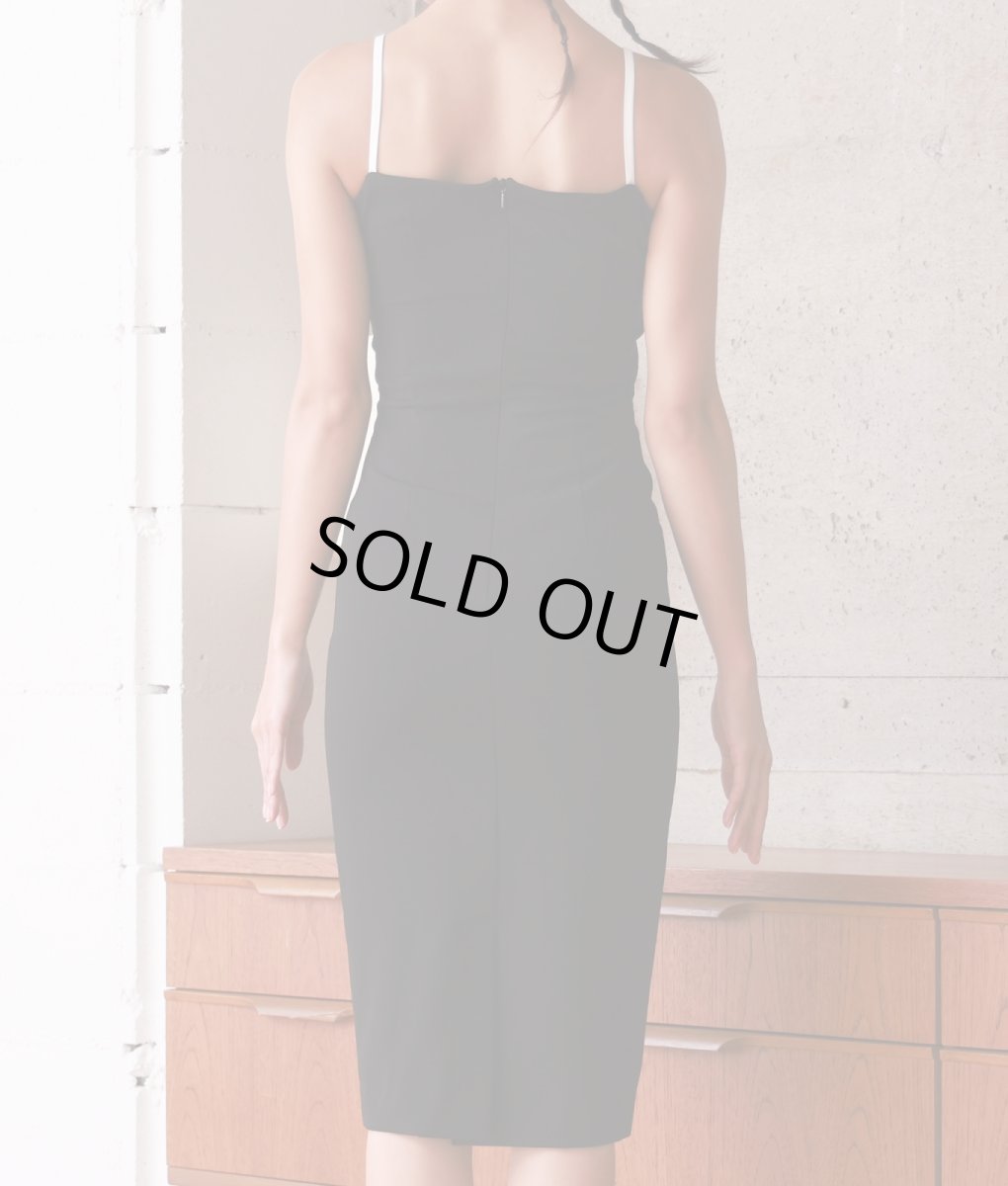 画像9: [SALE品のため返品不可＆再入荷なしの現品限り][韓国製][rinfarre]キャミソール・ブラック・ベージュ・ライン入り・バイカラー・タイト・ミディアムドレス・ワンピース[MIRIN着用] (9)