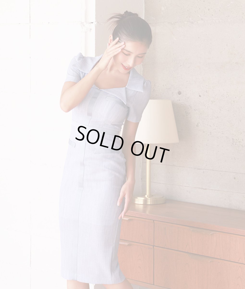 画像4: [SALE品のため返品不可＆再入荷なしの現品限り][韓国製][rinfarre]半袖・開襟・ツイード・ライトブルー・タイト・ミディアムドレス・ワンピース[MIRIN着用] (4)