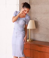 画像4: [SALE品のため返品不可＆再入荷なしの現品限り][韓国製][rinfarre]半袖・開襟・ツイード・ライトブルー・タイト・ミディアムドレス・ワンピース[MIRIN着用] (4)
