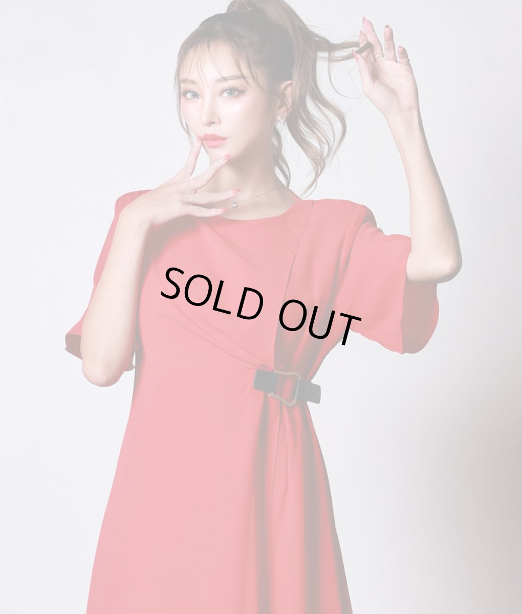 画像4: [韓国製][rinfarre]レッド 半袖 無地 シンプル ボートネック ベルト ロングドレス ラップ ワンピース[山崎みどり着用]《送料＆代引き手数料無料》myrd (4)