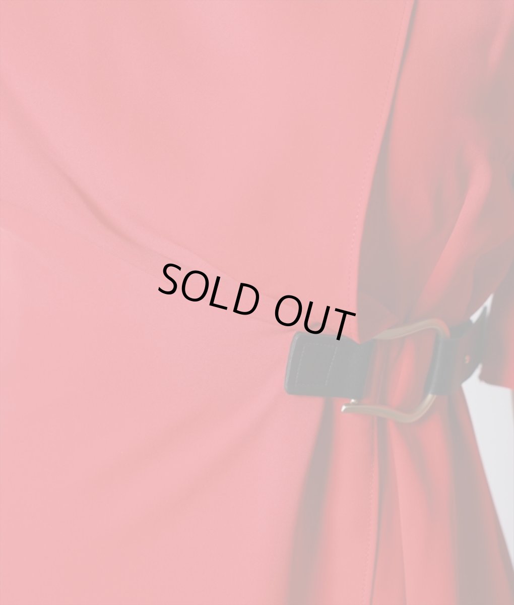 画像9: [韓国製][rinfarre]レッド 半袖 無地 シンプル ボートネック ベルト ロングドレス ラップ ワンピース[山崎みどり着用]《送料＆代引き手数料無料》myrd (9)