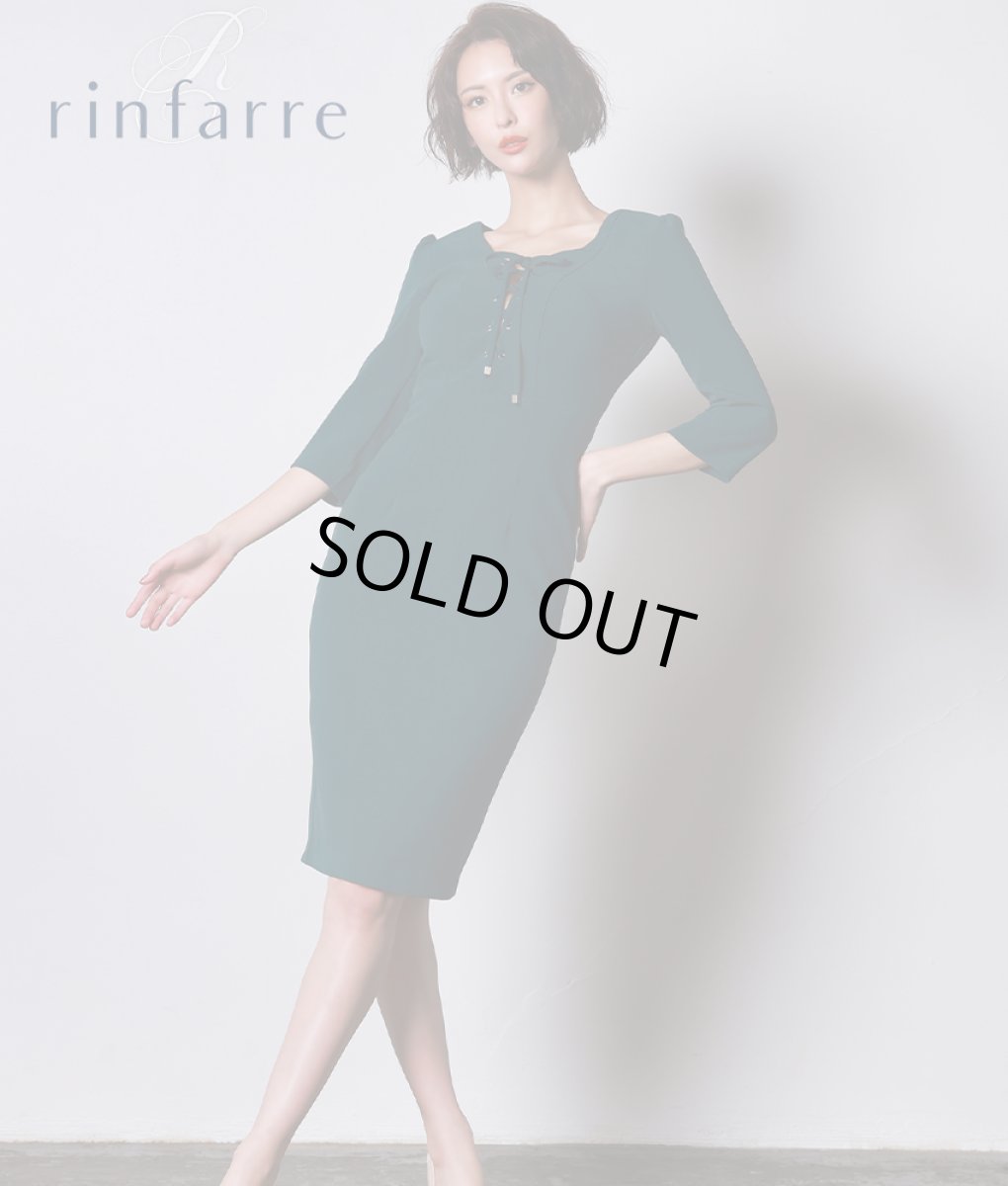 画像1: [SALE品のため返品不可＆再入荷なしの現品限り][韓国製][rinfarre]長袖・ボートネック・シンプル・胸元編み上げ・七分袖・膝丈・モスグリーン・大人・タイト・ミディアムドレス・ワンピース[奈月セナ着用] (1)