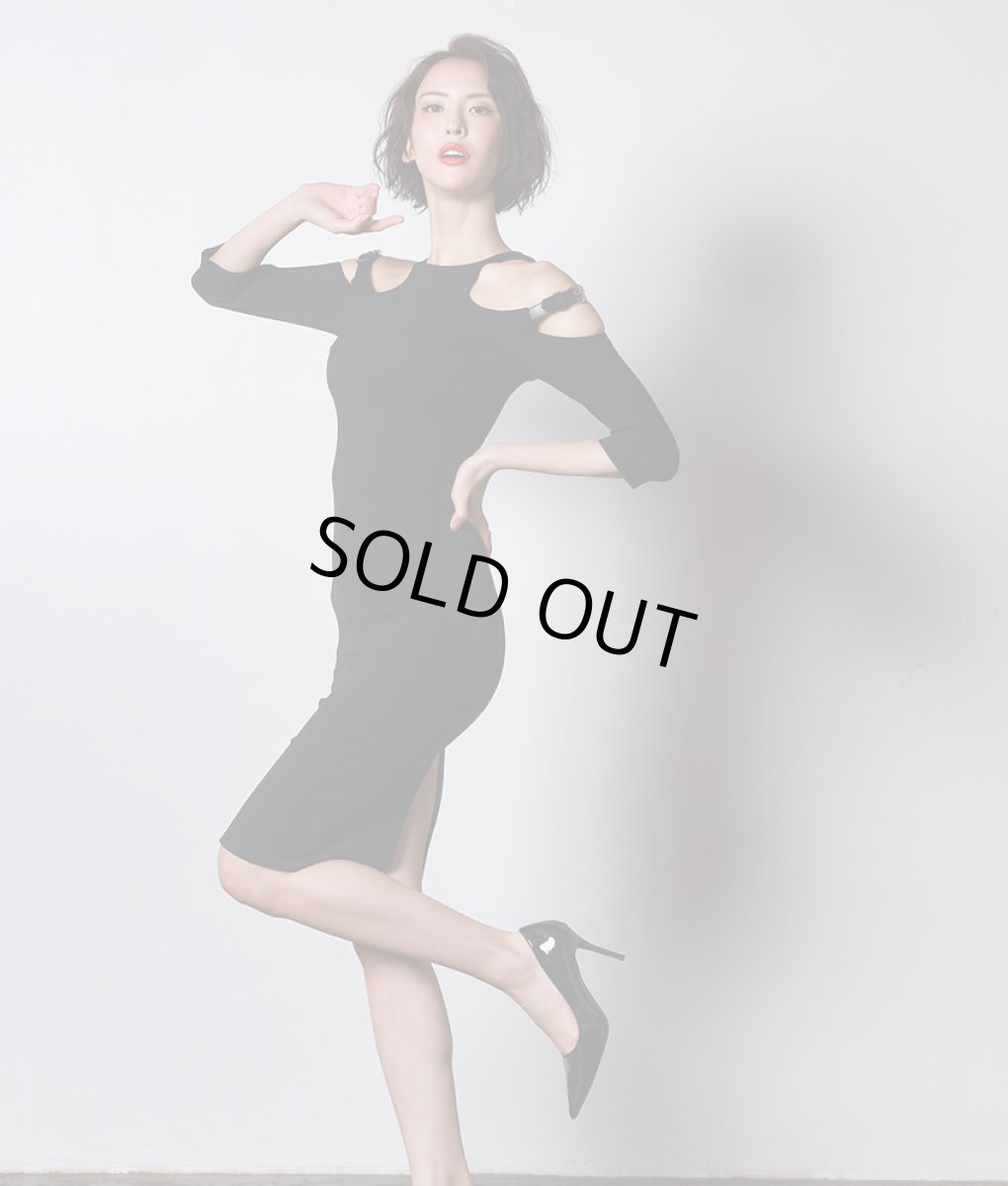 画像2: [セール品のため返品不可＆再入荷なしの現品限り][韓国製][rinfarre]ブラック・七分袖・タイト・肩ベルトポイント・ストレッチ・クール・ミディアムドレス・ワンピース[奈月セナ着用][送料無料] (2)