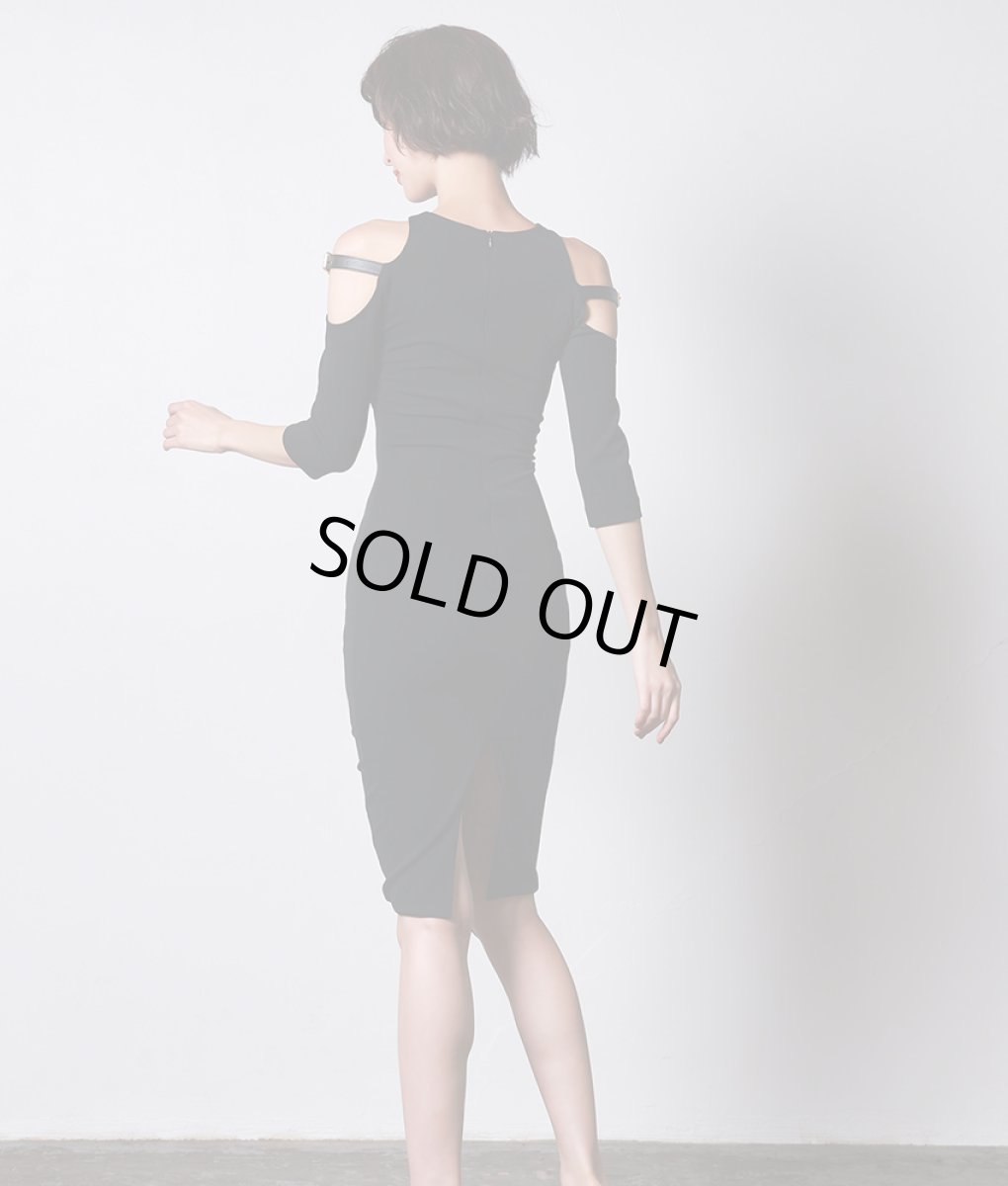 画像3: [セール品のため返品不可＆再入荷なしの現品限り][韓国製][rinfarre]ブラック・七分袖・タイト・肩ベルトポイント・ストレッチ・クール・ミディアムドレス・ワンピース[奈月セナ着用][送料無料] (3)