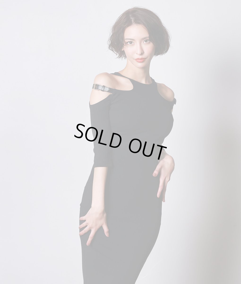 画像4: [セール品のため返品不可＆再入荷なしの現品限り][韓国製][rinfarre]ブラック・七分袖・タイト・肩ベルトポイント・ストレッチ・クール・ミディアムドレス・ワンピース[奈月セナ着用][送料無料] (4)