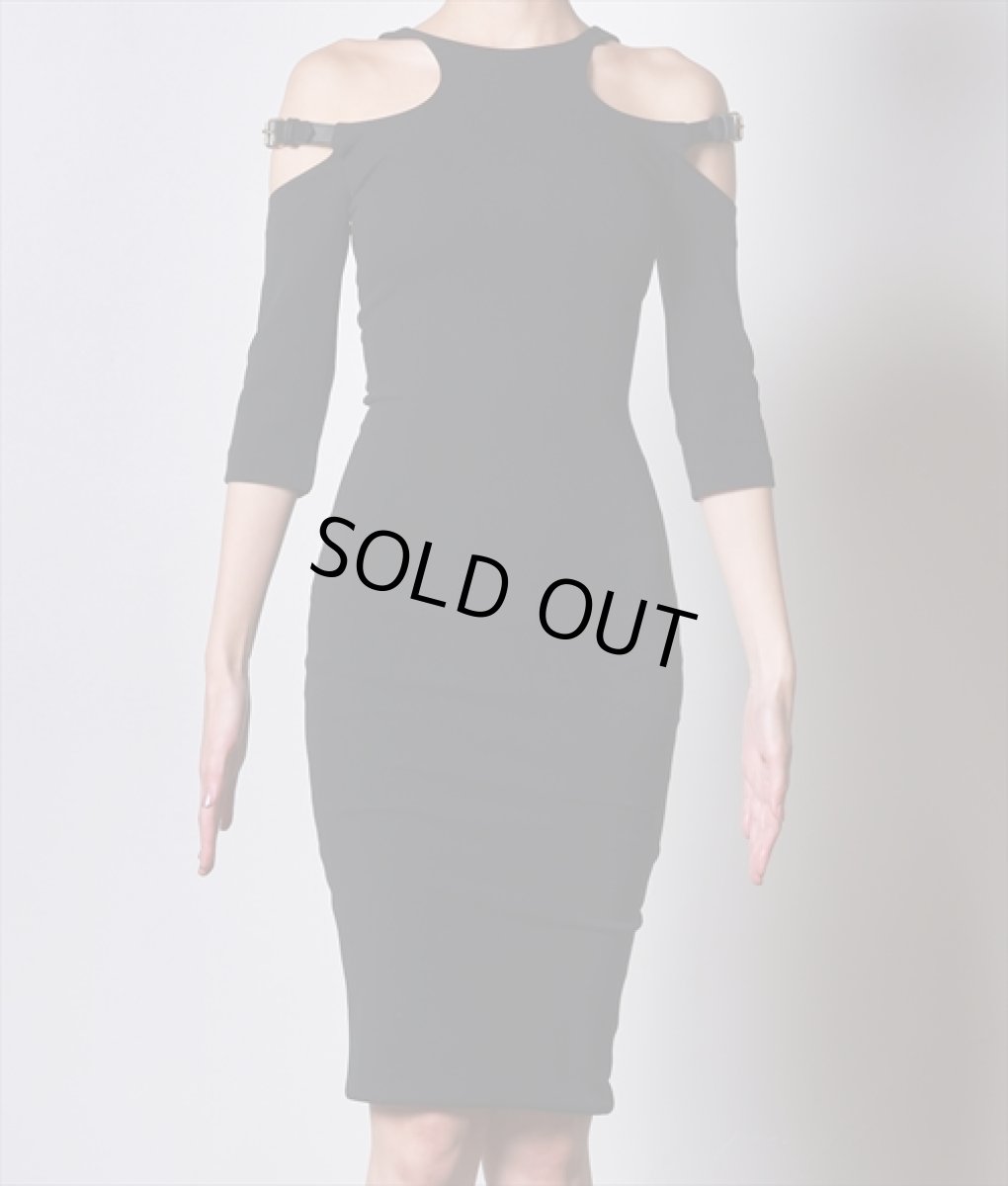 画像6: [セール品のため返品不可＆再入荷なしの現品限り][韓国製][rinfarre]ブラック・七分袖・タイト・肩ベルトポイント・ストレッチ・クール・ミディアムドレス・ワンピース[奈月セナ着用][送料無料] (6)