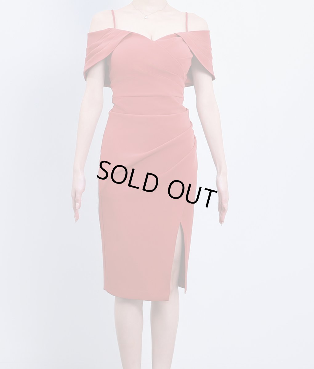 画像6: [SALE品のため返品不可＆再入荷なしの現品限り][韓国製][rinfarre]オープンショルダー・テラコッタ・スリット・タック・アシンメトリー・シンプル・セクシー・オフショルダー・タイト・ミディアムドレス・ワンピース[奈月セナ着用] (6)