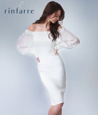 画像1: [韓国製][韓国製][rinfarre]ホワイト・長袖・オフショルダー・スリット・シンプル・清楚・タイト・ミディアムドレス・ワンピース[黒木麗奈着用][送料無料] (1)