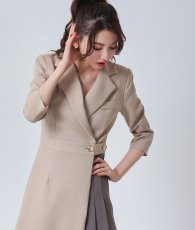 画像4: [韓国製][rinfarre]襟付き・ベージュ×ブラウン・七分袖・Vネック・開襟・プリーツ・Aライン・ミディアムドレス・ワンピース[黒木麗奈着用][送料無料] (4)