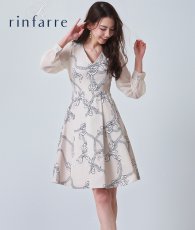 画像1: [韓国製][rinfarre]チェーン柄・長袖・Aライン・ベージュ・プリーツ・シフォン・Vネック・ミディアム・ひざ下・ワンピース・ドレス[黒木麗奈着用][送料無料] (1)