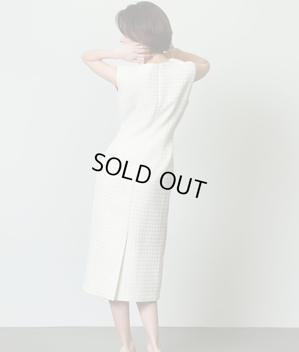 画像3: [SALE品のため返品不可＆再入荷なしの現品限り][韓国製][rinfarre]ツイード・ウエストタック・ホワイト・ラメ糸・ノースリーブ・大人シルエット・タイト・ミディアムドレス・ワンピース[奈月セナ着用] (3)