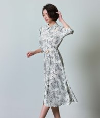 画像2: [韓国製][rinfarre]花柄・五分半袖・パフスリーブ・Aライン・ホワイト×ブラック・ミディアム・ひざ下・ワンピース・ドレス[奈月セナ着用][送料無料] (2)