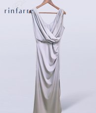 画像2: [韓国製][rinfarre]ストレッチサテン・ドレープ・ノースリーブ・Vネック・サイドスリット・マーメイドライン・ロングドレス・ワンピース[山崎みどり着用][送料無料]mybk (2)