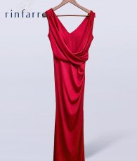 画像4: [韓国製][rinfarre]ストレッチサテン・ドレープ・ノースリーブ・Vネック・サイドスリット・マーメイドライン・ロングドレス・ワンピース[山崎みどり着用][送料無料]mybk (4)