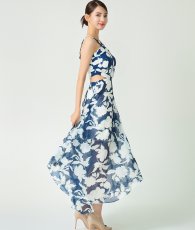 画像2: [rinfarre]ネイビー・花柄・プリント・Vネック・ホルターネック・シフォン・ヘムデザイン・ノースリーブ・ロングドレス・ワンピース[送料無料] (2)