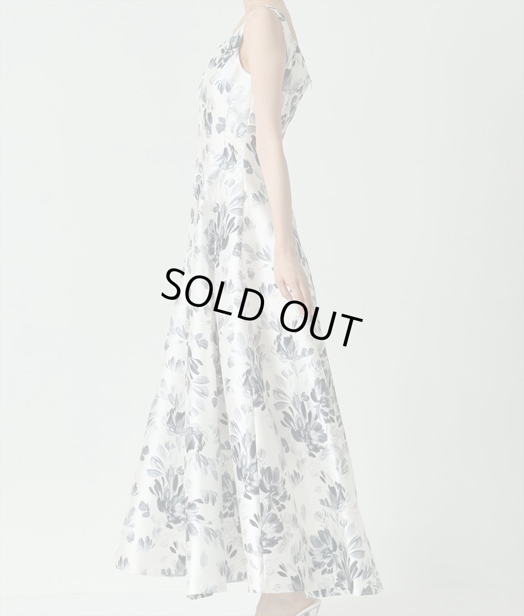 画像7: [韓国製][rinfarre]ノースリーブ・Vカット・花柄・ホワイト×グレー・Aライン・ロングドレス・ワンピース[黒木麗奈着用]《送料＆代引き手数料無料》 (7)