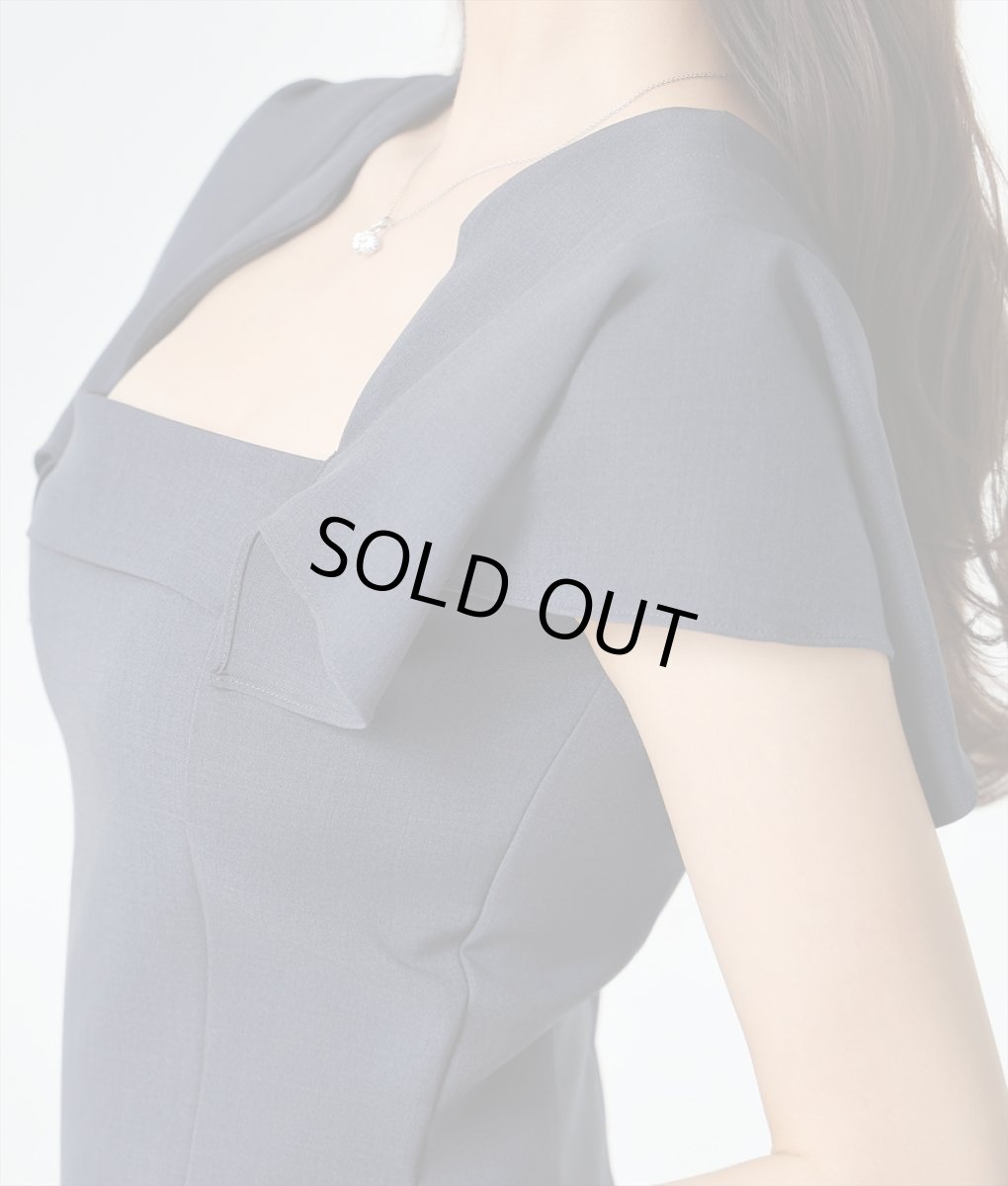 画像11: [SALE品のため返品不可＆再入荷なしの現品限り][韓国製][rinfarre]グレー・半袖・フリル・タイト・ミディアムドレス・ワンピース[黒木麗奈着用][送料無料] (11)