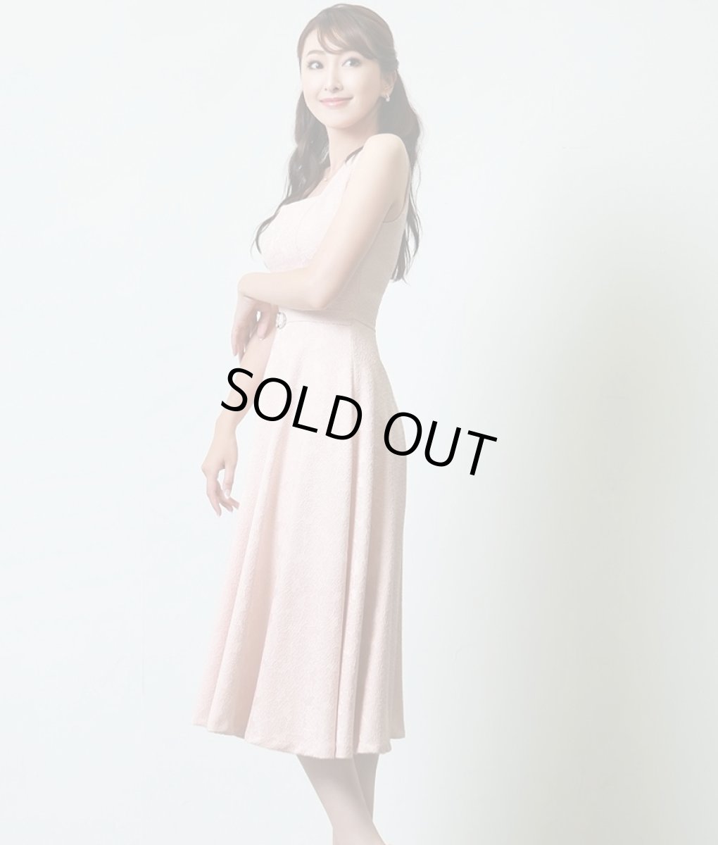 画像2: [SALE品のため返品不可＆再入荷なしの現品限り][韓国製][rinfarre]ノースリーブ・ピンク・花柄刺繍・スクエアネック・ベルト・Aライン・ミディアムドレス・ワンピース[薗田杏奈着用][送料無料] (2)