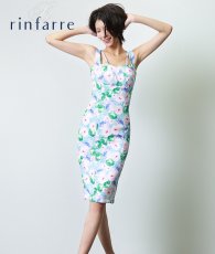 画像1: [韓国製][rinfarre]ブルー・花柄プリント・ノースリーブ・ハートカット・ダブルストラップ・タイト・ミディアムドレス・ワンピース[奈月セナ着用][送料無料] (1)