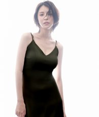 画像6: [韓国製][rinfarre] サテン・ノースリーブ・チェーン・Aライン・シンプル・ロングドレス・ワンピース[奈月セナ着用][送料無料] (6)