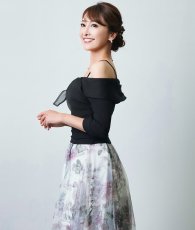 画像3: [韓国製][rinfarre]オフショルダー・肩紐・ホワイト・ブラック・ワンポイント・リボンモチーフ・上品・ブラウス・シンプル[薗田杏奈着用][送料無料] (3)