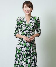 画像4: [韓国製][rinfarre]花柄・エレガント・ブラック・Vネック・カシュクール・七分袖・マキシ・ロングドレス・ラップ・ワンピース[薗田杏奈着用][送料無料] (4)