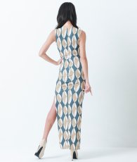 画像3: [韓国製][rinfarre]ジオメトリック・プリント・カーキ・柄・Vネック・ノースリーブ・タイト・マキシ・ロングドレス・ワンピース[山崎みどり着用][送料無料]mykk (3)