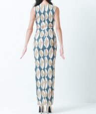 画像8: [韓国製][rinfarre]ジオメトリック・プリント・カーキ・柄・Vネック・ノースリーブ・タイト・マキシ・ロングドレス・ワンピース[山崎みどり着用][送料無料]mykk (8)