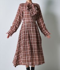 画像7: [韓国製][rinfarre]チェック柄・長袖・リボンタイ・Aライン・ブラウン・ブラック・フレア・ロング・ひざ下・ワンピース・ドレス[黒木麗奈着用][送料無料] (7)