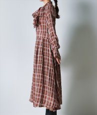 画像8: [韓国製][rinfarre]チェック柄・長袖・リボンタイ・Aライン・ブラウン・ブラック・フレア・ロング・ひざ下・ワンピース・ドレス[黒木麗奈着用][送料無料] (8)