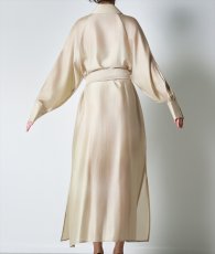 画像12: [韓国製][ S-Lサイズ / 1カラー ][rinfarre]ゴールド・襟付き・ウエストリボン・ボタン・長袖・マキシドレス・ロング・ワンピース[奈月セナ着用][送料無料] (12)