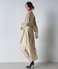 画像4: [韓国製][ S-Lサイズ / 1カラー ][rinfarre]ゴールド・襟付き・ウエストリボン・ボタン・長袖・マキシドレス・ロング・ワンピース[奈月セナ着用][送料無料] (4)