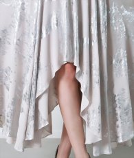 画像13: [韓国製][rinfarre]ホワイトシルバー・ベージュゴールド・キャミソール・メタリックマーブル・ヘムデザイン・ロングドレス ワンピース[黒木麗奈着用]《送料＆代引き手数料無料》 (13)