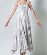 画像7: [韓国製][rinfarre]ホワイトシルバー・ベージュゴールド・キャミソール・メタリックマーブル・ヘムデザイン・ロングドレス ワンピース[黒木麗奈着用]《送料＆代引き手数料無料》 (7)