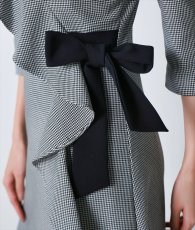 画像11: [韓国製][rinfarre]グレー・チェック・フリル・七分袖・Aライン・ミディアムドレス・ワンピース[黒木麗奈着用][送料無料] (11)