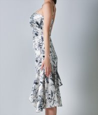 画像7: [韓国製][rinfarre]サテンスリップ・ボタニカル・花柄・キャミソール・アシンメトリー・セクシー・ミディアムドレス・Aライン・ワンピース[奈月セナ着用][送料無料] (7)