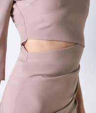 画像12: [韓国製][rinfarre]ベージュ・七分袖・トライアングルカット・タイト・ミディアムドレス・ワンピース[奈月セナ着用][送料無料] (12)