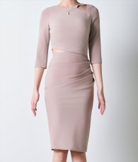 画像6: [韓国製][rinfarre]ベージュ・七分袖・トライアングルカット・タイト・ミディアムドレス・ワンピース[奈月セナ着用][送料無料] (6)