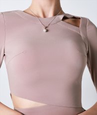 画像9: [韓国製][rinfarre]ベージュ・七分袖・トライアングルカット・タイト・ミディアムドレス・ワンピース[奈月セナ着用][送料無料] (9)