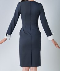 画像8: [韓国製][rinfarre]グレー・九分袖・襟付き風・カフス・チェーン・胸元カット・タイト・ミディアムドレス・ワンピース[黒木麗奈着用][送料無料] (8)