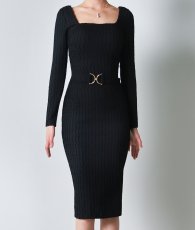 画像6: [韓国製][rinfarre]ブラック・長袖・凹凸ジャカード・ベルトデザイン・スクエアネック・タイト・ミディアムドレス・ワンピース[奈月セナ着用][送料無料] (6)