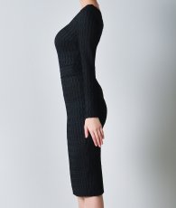 画像7: [韓国製][rinfarre]ブラック・長袖・凹凸ジャカード・ベルトデザイン・スクエアネック・タイト・ミディアムドレス・ワンピース[奈月セナ着用][送料無料] (7)