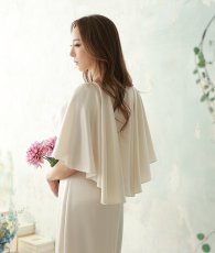 画像2: [ S-Mサイズ / 1カラー ][rinfarre]アイボリー・サテン・フレアスリーブ・ケープ・タイト・ロングドレス・ワンピース[山崎みどり着用][送料無料]myiv (2)