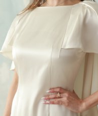 画像11: [ S-Mサイズ / 1カラー ][rinfarre]アイボリー・サテン・フレアスリーブ・ケープ・タイト・ロングドレス・ワンピース[山崎みどり着用][送料無料]myiv (11)