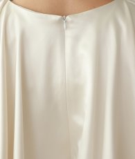 画像12: [ S-Mサイズ / 1カラー ][rinfarre]アイボリー・サテン・フレアスリーブ・ケープ・タイト・ロングドレス・ワンピース[山崎みどり着用][送料無料]myiv (12)