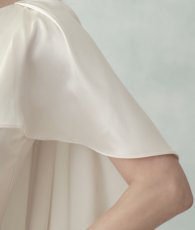 画像13: [ S-Mサイズ / 1カラー ][rinfarre]アイボリー・サテン・フレアスリーブ・ケープ・タイト・ロングドレス・ワンピース[山崎みどり着用][送料無料]myiv (13)