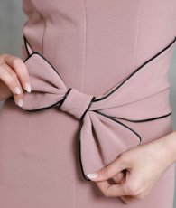 画像11: [韓国製][ S-Lサイズ / 1カラー ][rinfarre]ピンク・七分袖・胸元カット・ウエストリボン・タイト・ミディアムドレス・ワンピース[薗田杏奈着用][送料無料] (11)