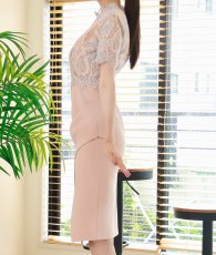 画像8: [ S-Lサイズ / 1カラー ][rinfarre]ベージュ×ブルー・レース・ハイネック・タック・半袖・タイト・ミディアムドレス・ワンピース[黒木麗奈着用][送料無料] (8)