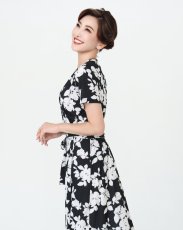 画像2: [ フリーサイズ / 1カラー ][rinfarre]半袖・Vネック・花柄・カシュクール・マキシ・ロングドレス・ワンピース[薗田杏奈着用][送料無料] (2)